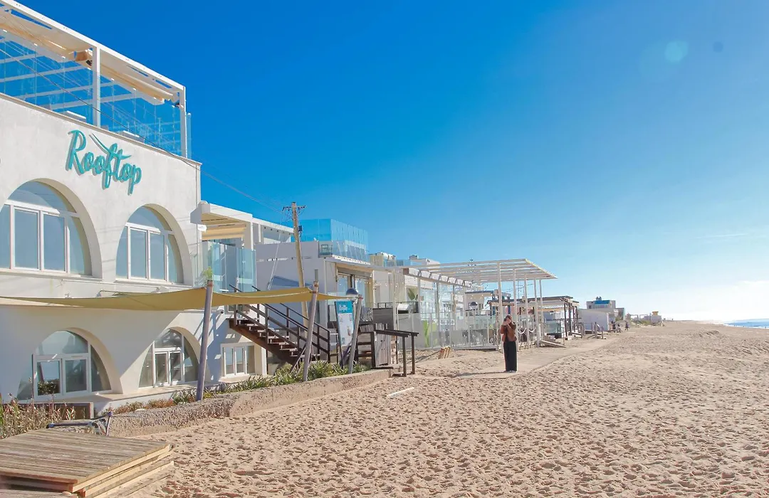 Golden Beach Guest House & Rooftop Bar-1