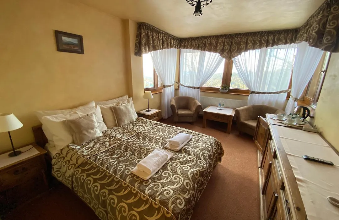 Hotel Dwor Karolowka-1