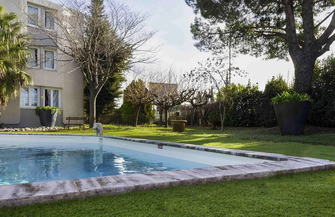 Ibis Arles-1