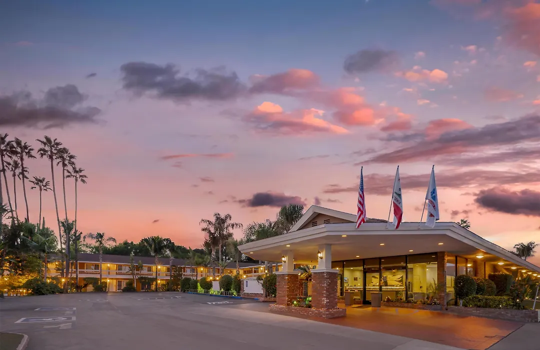 Best Western Plus Carriage Inn-1