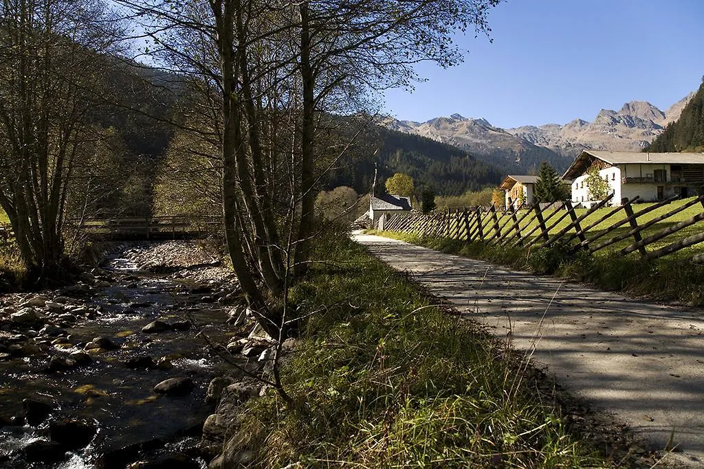 Garni Bergland-1