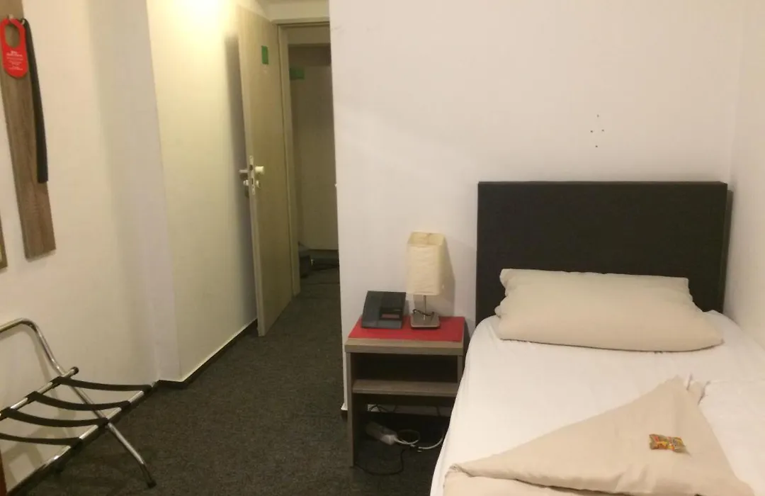 Central Hotel-1