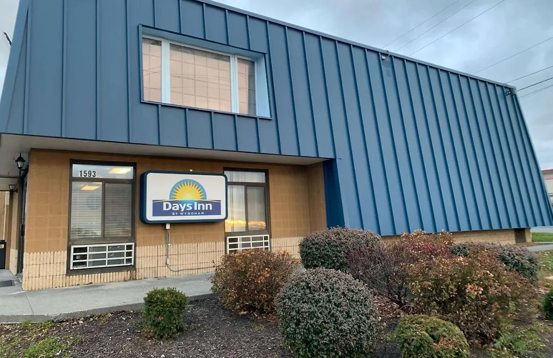 Days Inn By Wyndham Winchester-1