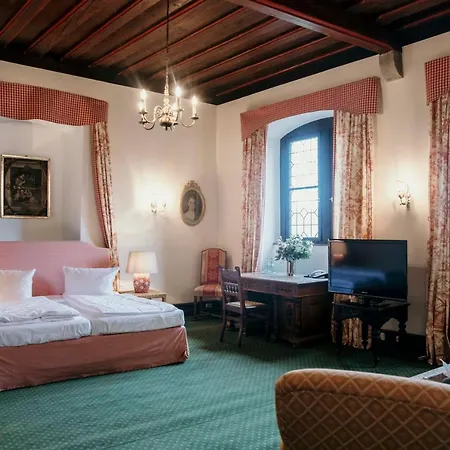 Schlosshotel Götzenburg-3