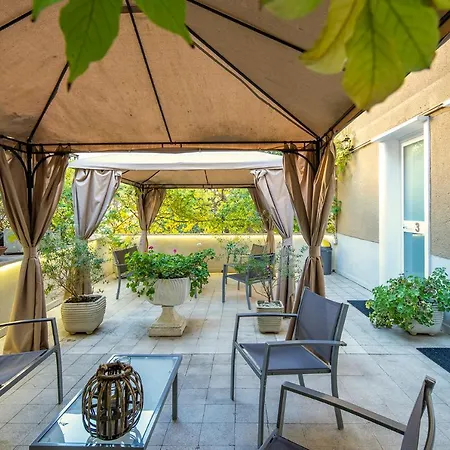 Garden House - Luxury Guest House - Self Check-In Only-3