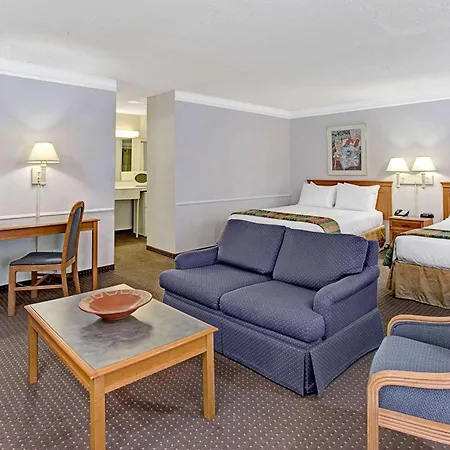 Days Inn By Wyndham Tucson City Center-2