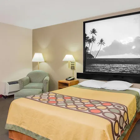 Super 8 By Wyndham Madison East-2