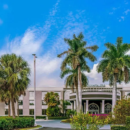 La Quinta By Wyndham Naples Downtown-2