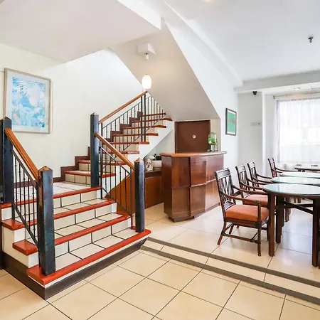 Oyo 210 Apple Tree Suites-3