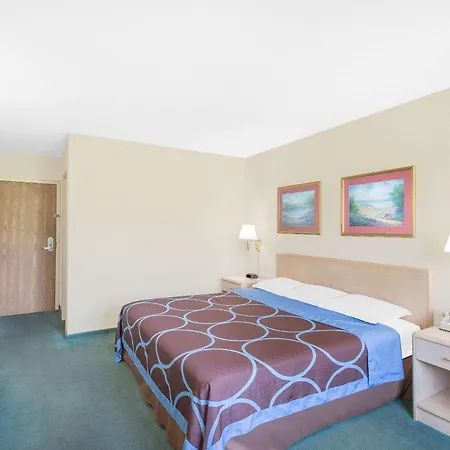 Super 8 By Wyndham Canandaigua-3