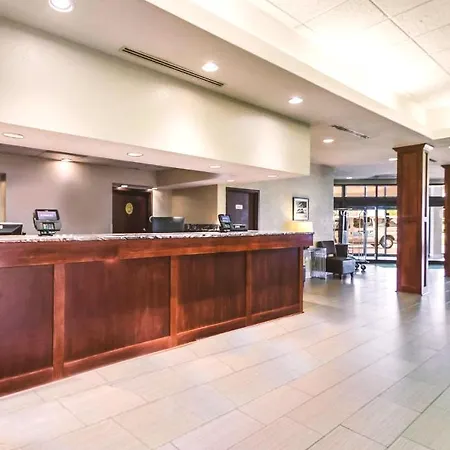 Quality Inn & Suites Milwaukee-2