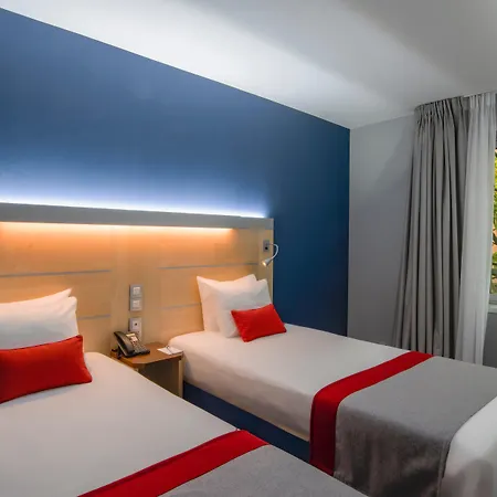 Holiday Inn Express Paris-Canal De La Villette By Ihg-3