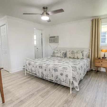 Daytona Shores Inn And Suites-2