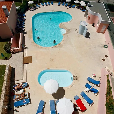 Apartamentos Coral Do Vau-3