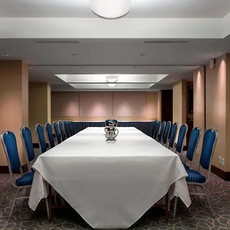 Delta Hotels By Marriott Burnaby Conference Centre-3
