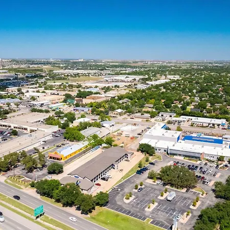 Days Inn By Wyndham Round Rock-3
