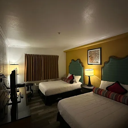 Howard Johnson By Wyndham Bakersfield-3