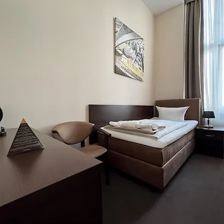 Upper Room Hotel Kurfuerstendamm-3
