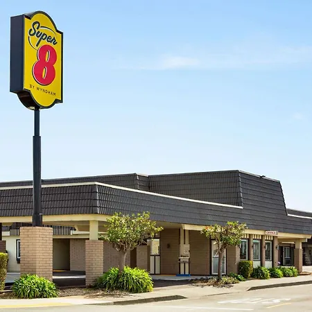 Super 8 By Wyndham Eureka-3