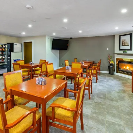 Econo Lodge Inn & Suites High Level-2