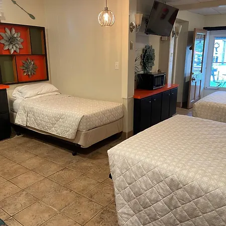 Simmons Motel And Suites-2