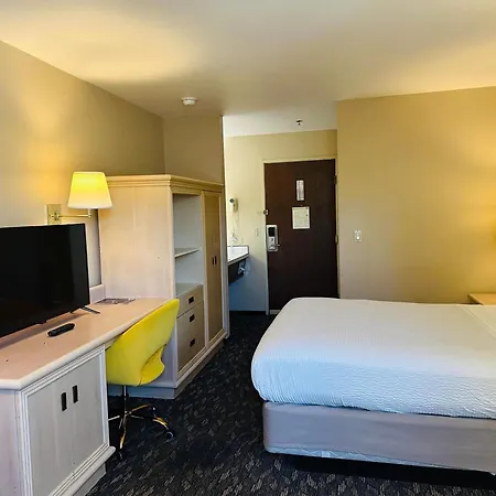 Days Inn By Wyndham Seatac Airport-3