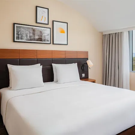 Hilton Garden Inn Frankfurt Airport-2