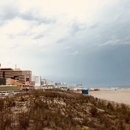 Ac Lodge By Beach And Boardwalk-2
