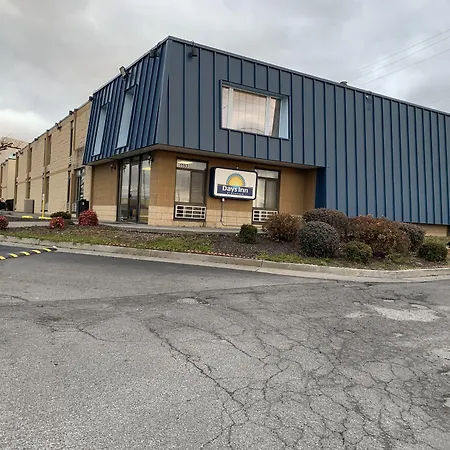 Days Inn By Wyndham Winchester-3