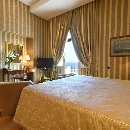 Grand Hotel Vesuvio-3