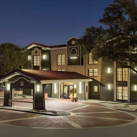La Quinta Inn By Wyndham San Antonio I-35 N At Toepperwein-2