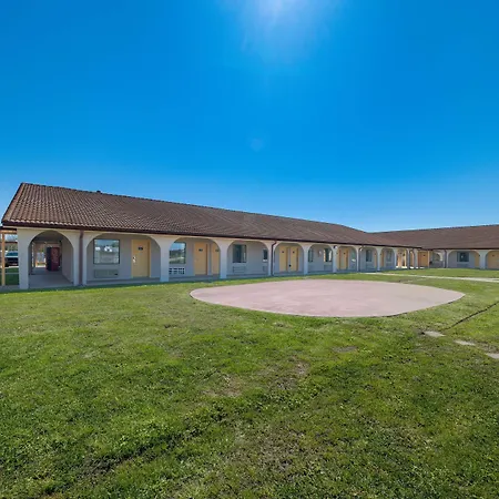 Americas Best Value Inn Bonham-3