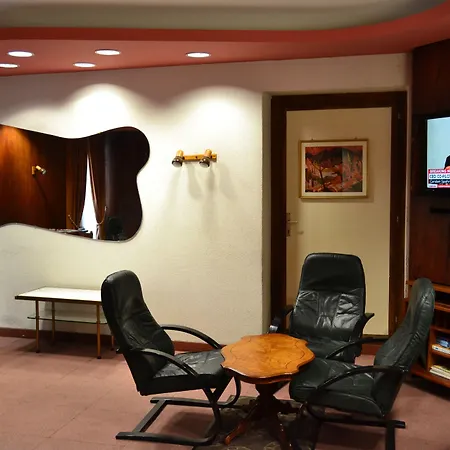 Hotel Moderne-3