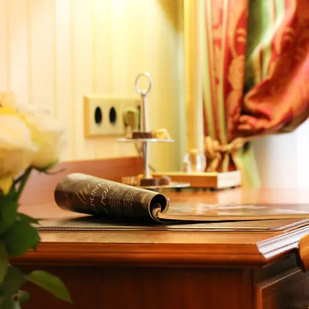 Pension Opera Suites I Self Check In I Ac In All Rooms-3