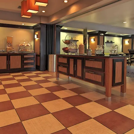 Hampton Inn Defiance-3