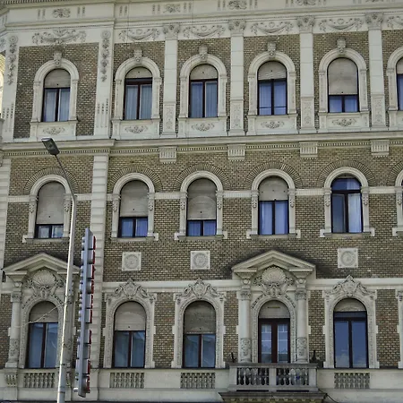 Centrooms House-2