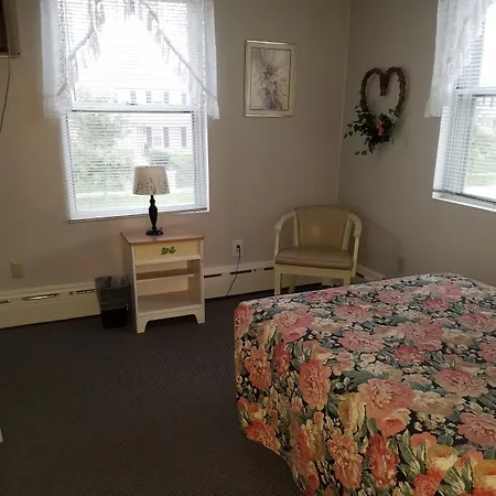 Simmons Motel And Suites-3