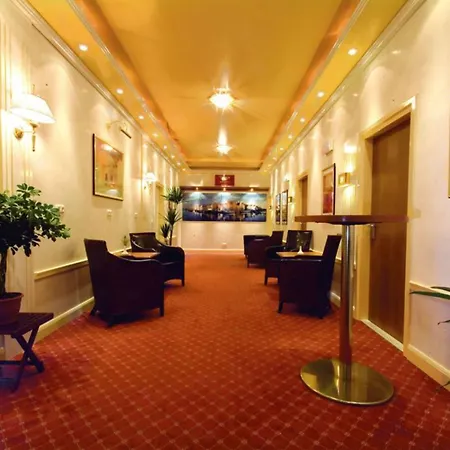 Traveller Hotel-2