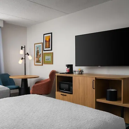 Hampton Inn Neptune-2
