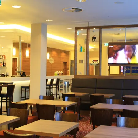Hampton By Hilton Nuernberg City Center-3