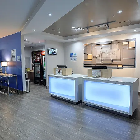 Holiday Inn Express & Suites Toronto Airport West By Ihg-2