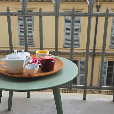 Le Petit Trianon Et Le Charme Des Suites-3