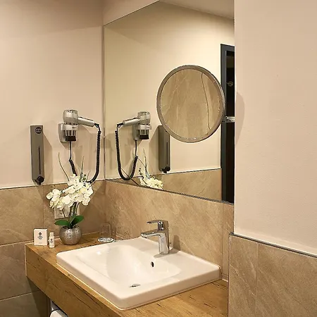 Best Western Plus Plaza Berlin Kurfuerstendamm-2