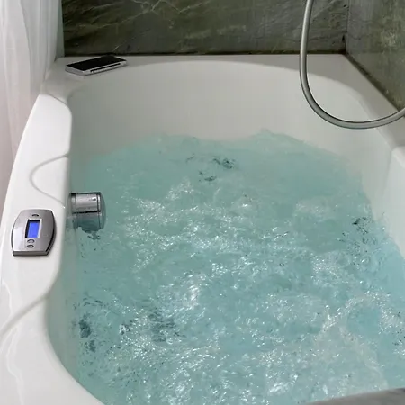B&B Beauty House - Jacuzzi - Giardino Privato-3