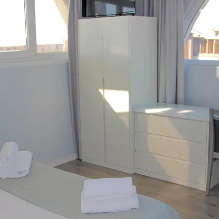 Golden Beach Guest House & Rooftop Bar-3