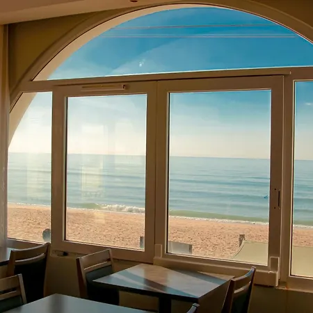 Golden Beach Guest House & Rooftop Bar-2