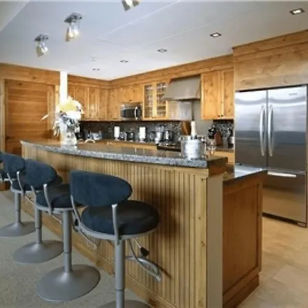 The Lodge At Mountaineer Square, A Vail Resorts Property-3