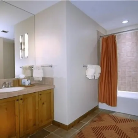 The Lodge At Mountaineer Square, A Vail Resorts Property-2