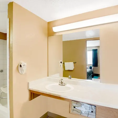 Days Inn By Wyndham El Paso I-10 East-2