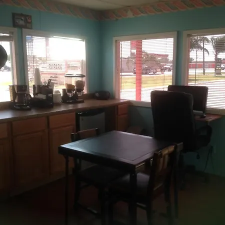 Freer Motel-2